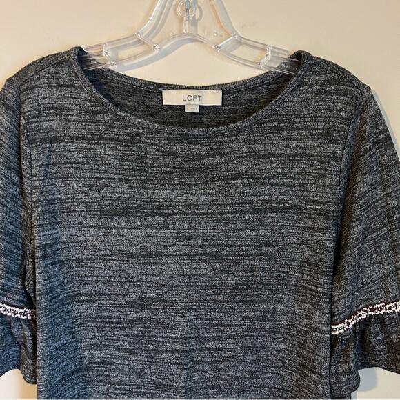 LOFT Gray Elbow-Length Flutter/Ruffle Trim Sleeve Crew Neck T-Shirt Size Small - Picture 2 of 10